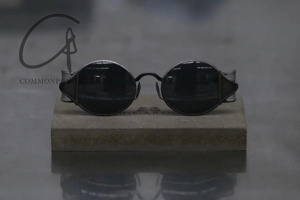 Rigards X UMA WANG Joint Blocked Frame Sunglasses RG00UW10 Series Collection RG-RG00UW10-HEIHUI Black and Gray